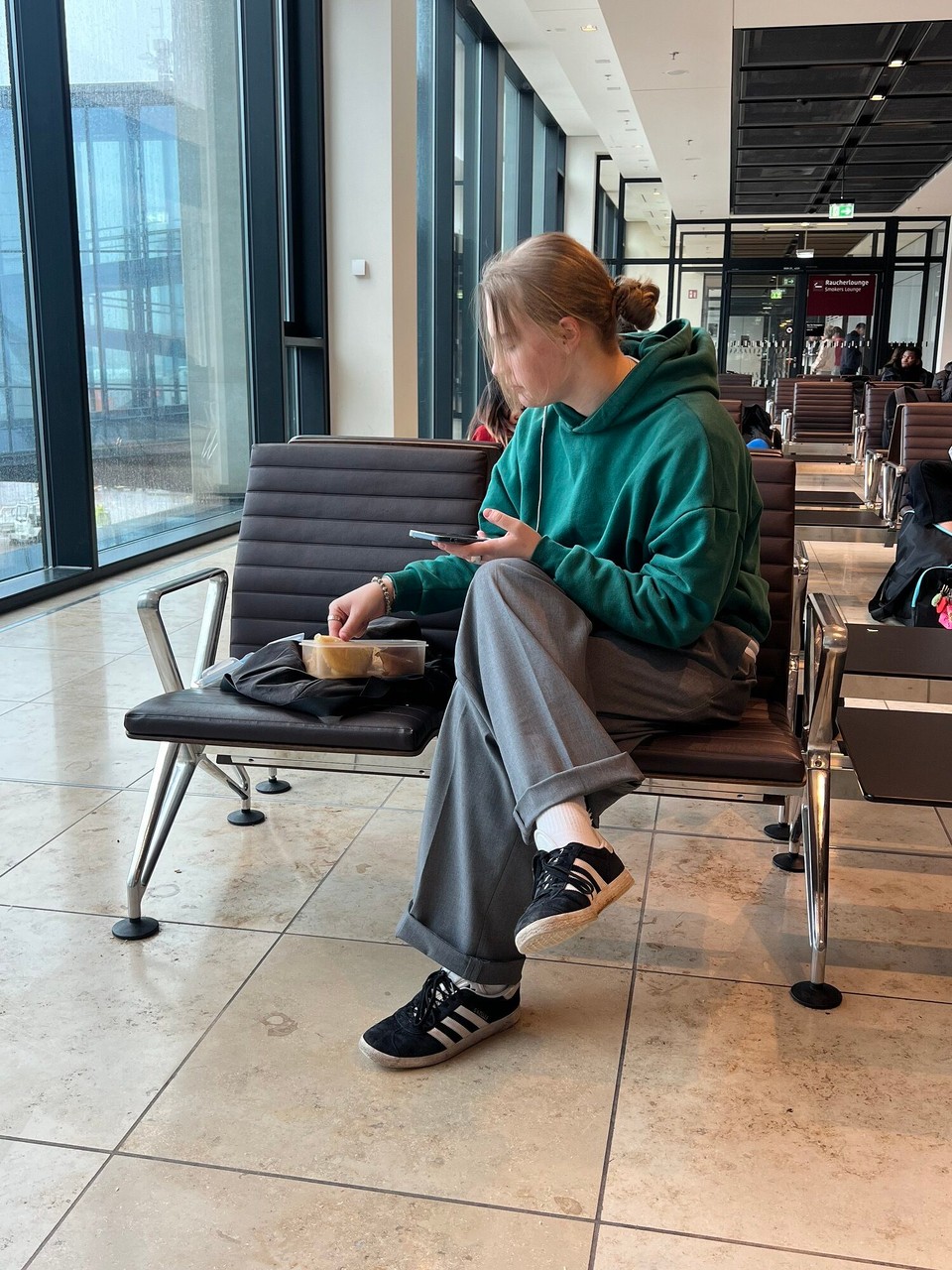 Deutschland - Schönefeld - Sogar die Eierkuchen von gestern haben den Weg zum Flughafen gefunden. 
