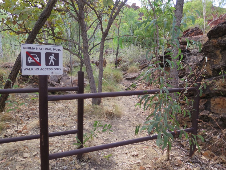 Australia - Kununurra - Certains australiens voient une route