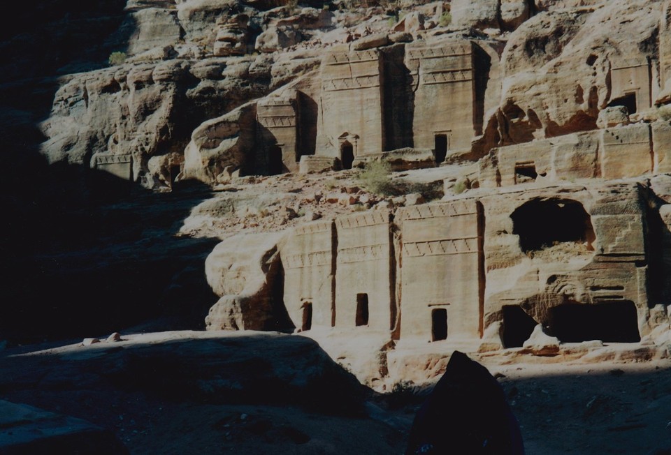 Jordanien - Felsenstadt Petra - Totenstätte. Hier haben sich die einheimischen Bewohner angesiedelt.