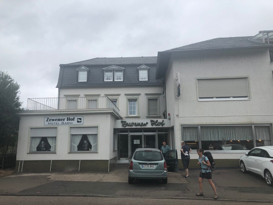 Deutschland - Trier - Hotel in Zewen - Niesel!