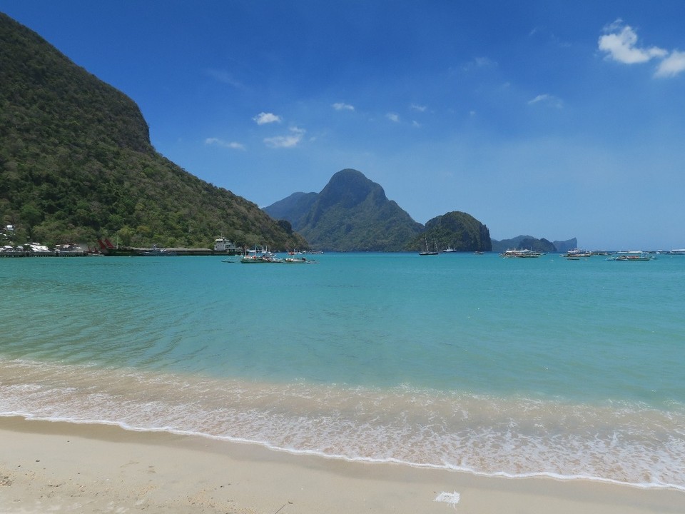 Philippines - El Nido - Baie d'El nido, avec ses 45 iles et pics karstiques