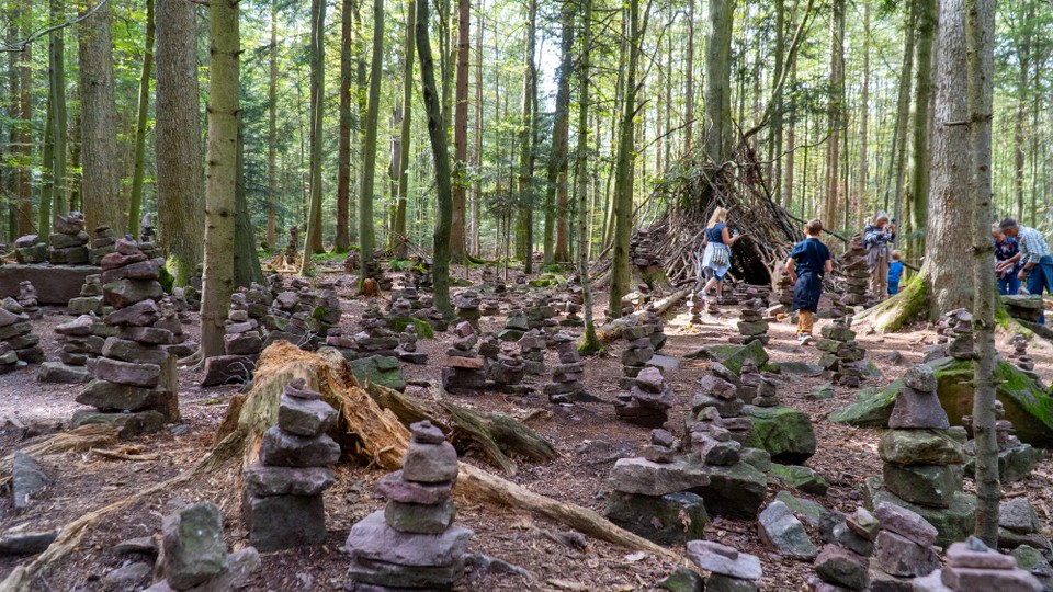 Deutschland - Bad Wildbad - Irgendwer baut hier Steinhäufchen. Keine Ahnung warum.