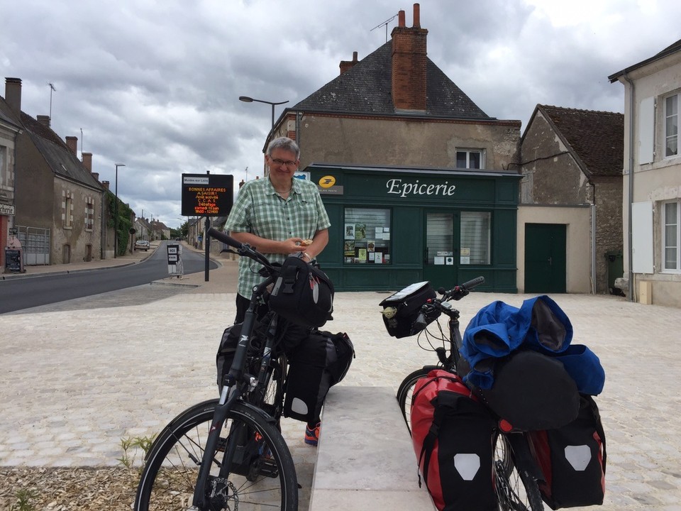 Frankreich - Meung-sur-Loire - Und aufpassen und warten auch. 