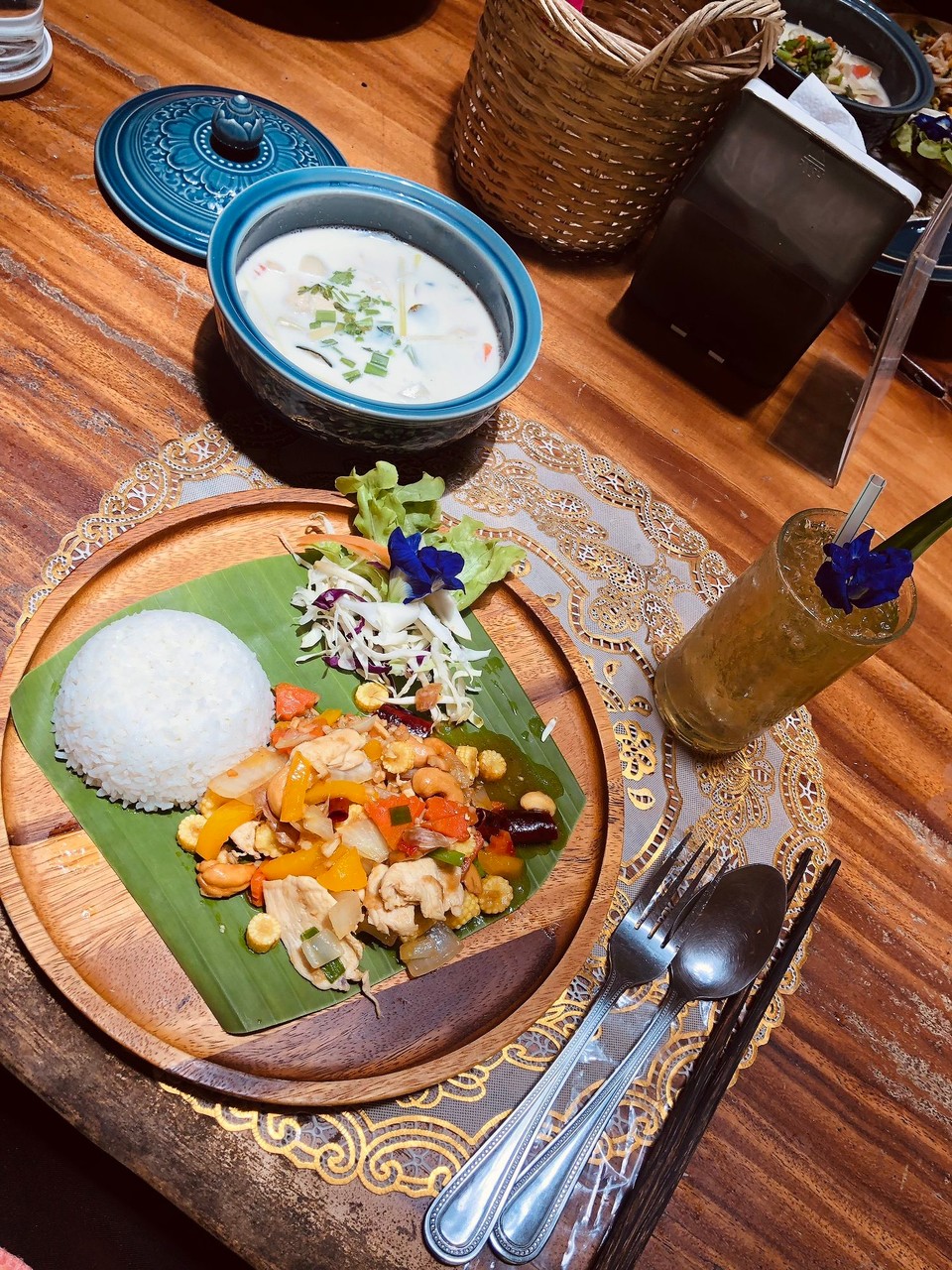 Thailand - Mae Rim - Cashewcurry und ein Zitronengrasgetränk 🍹