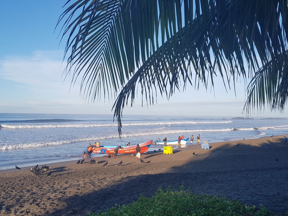 Nicaragua - El Tránsito - Morgens früh um 6.30 werden die Fische gerüstet