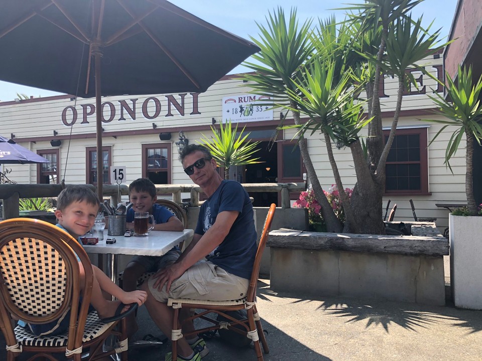 Neuseeland - Kaihu - Mittagessen im Opononi Hotel 