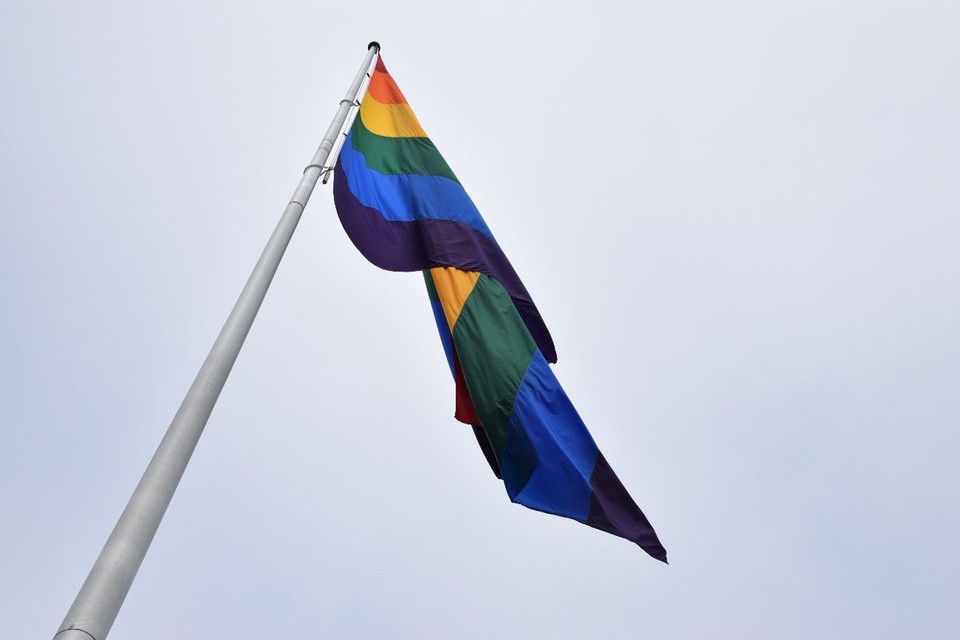 USA - San Francisco - "The Giant Rainbow Flag" am Beginn der Castro Street