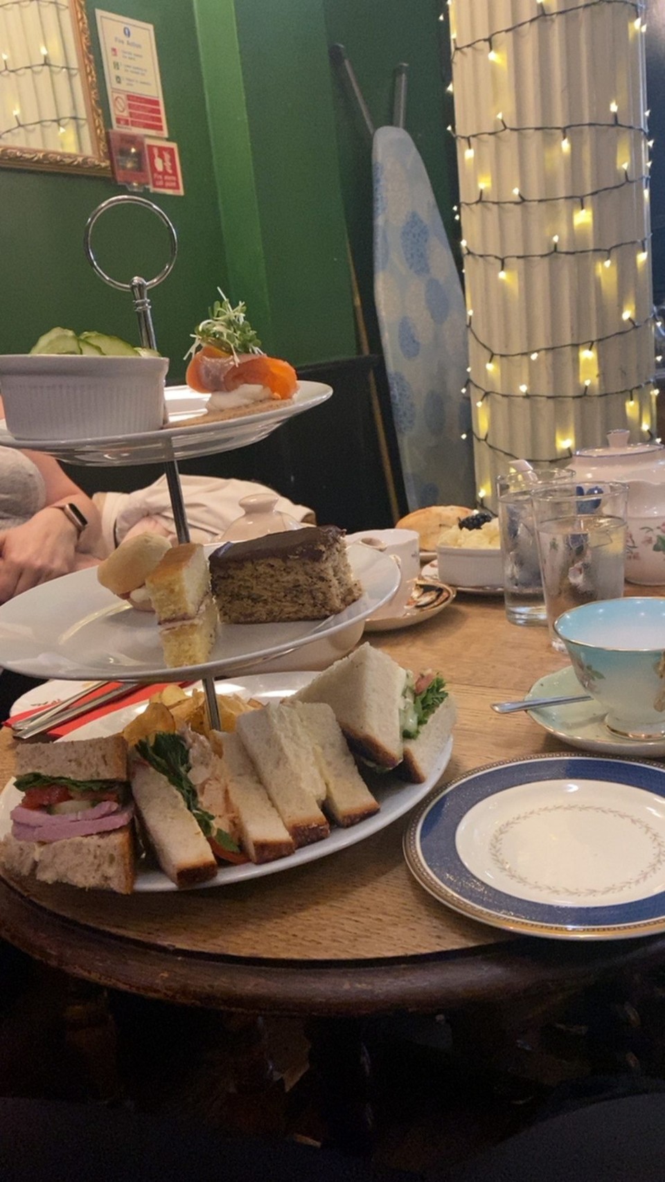 Vereinigtes Königreich - Glasgow - Sandwiches and Scones and more...