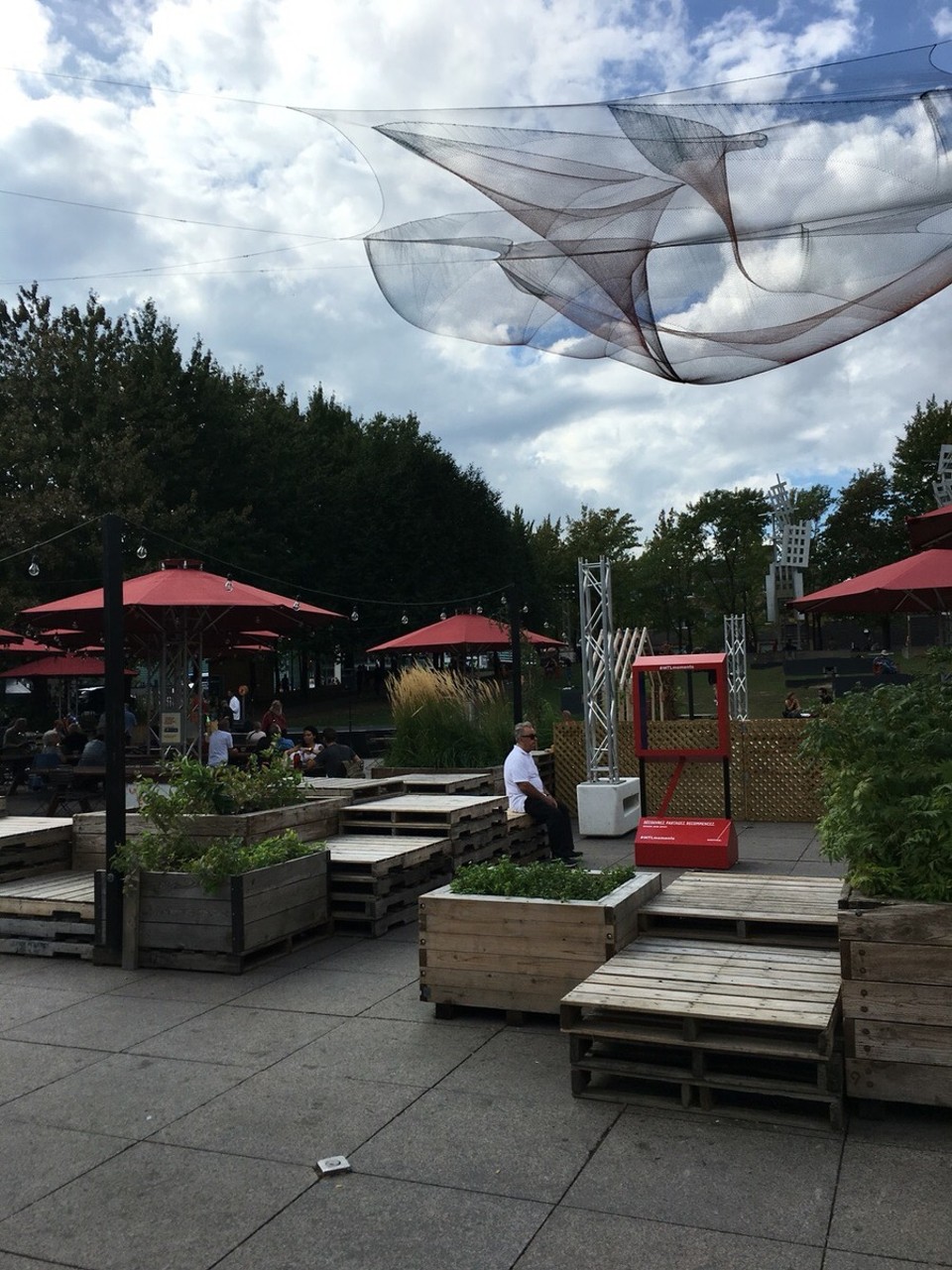 Kanada - Montréal - Place Émilie-Gamelin - super für zwischen durch