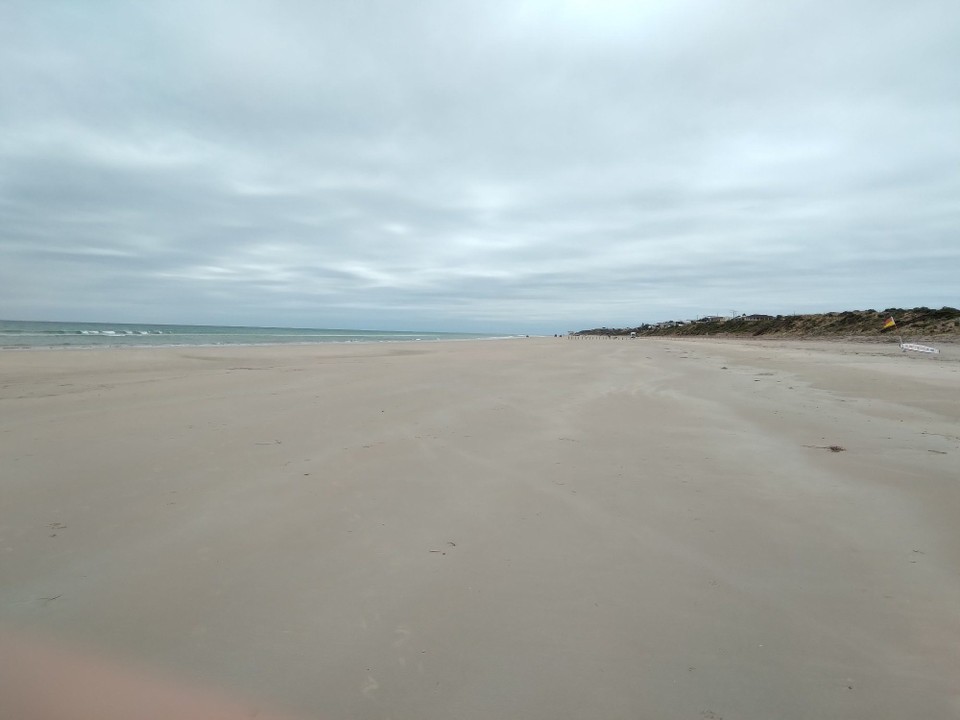 Australien - Aldinga Beach - hier darf man am Strand Auto fahren