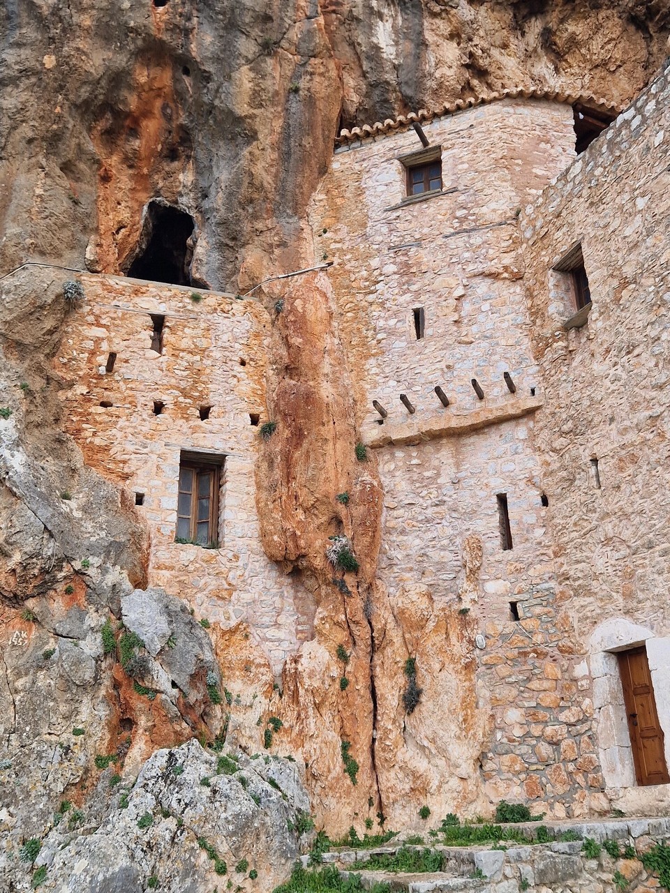 Griechenland - Iria - …sehr cool wie das  in den Felsen eingebaut wurde