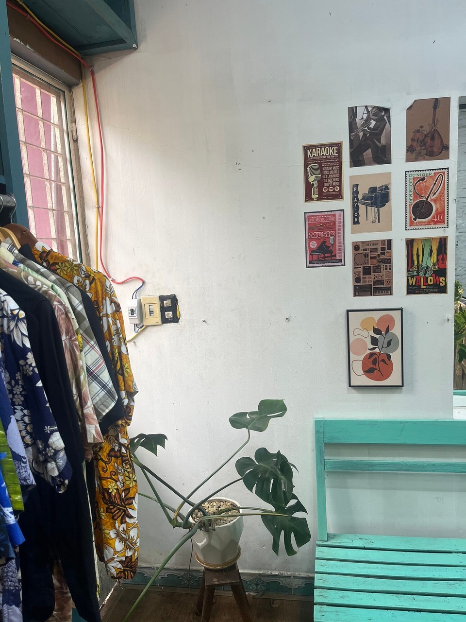 Vietnam - Da Nang - We went for a stroll round to the shopping mall and vintage shops. Trying to find a jumper for the north as it’s going to be cold. Found some cargo trousers in the H&M. No jumper yet though. The vintage shops were so cute - loved this one in particular 