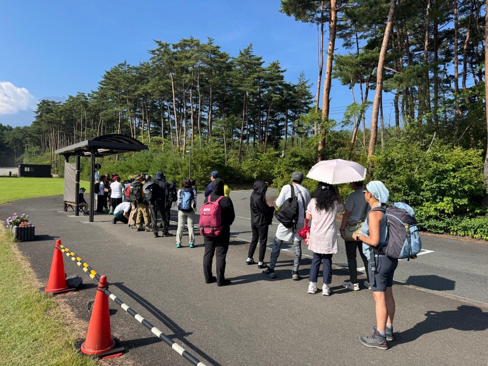 Japan - Fujinomiya - Warten auf‘n Bus