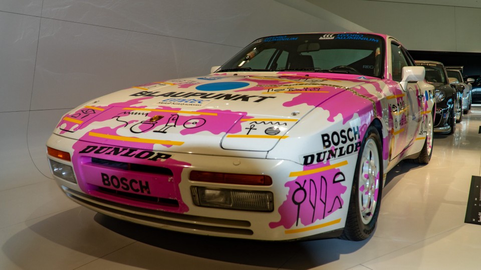 Deutschland - Stuttgart - Ein Kunstporsche 🖌️