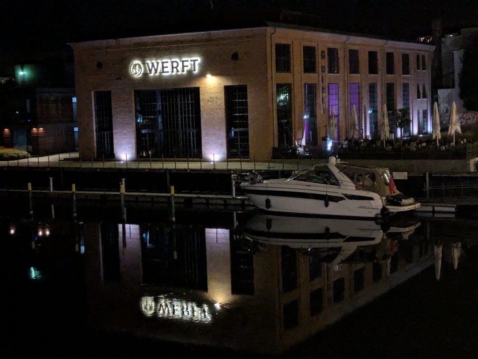 Deutschland - Brandenburg an der Havel - Brandenburg ist eine Kleinstadt, die zwar ganz hübsch ist, aber ansonsten nicht viel hergibt. Aber abendliche Beleuchtung kann sie.