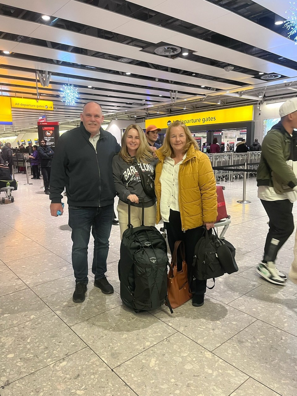 United Kingdom - Heathrow - Departure day!! All smiles before a very enotional farewell for 8.5 MONTHS. Trying not to think about how long that is, but I know it will fly by what with being busy and having the best time. If only Mabel came to the airport too 😭 also regretting not getting a direct flight now..