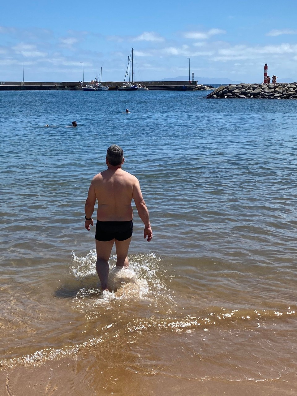 Portugal - Santa Cruz - … geich Hals bis Fuß im Wasser 