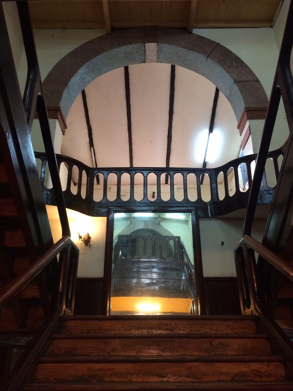 Äthiopien - Addis Abeba - Taitu Hotel, Aufgang zu den Zimmern.