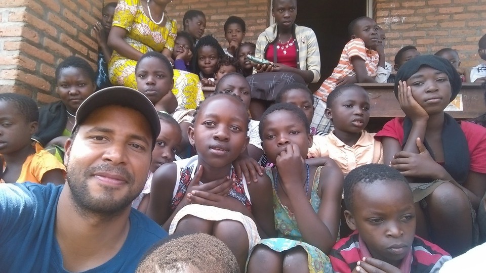 Demokratische Republik Kongo - Goma - Heute habe ich beim Kids-Camp mitgemacht..... 
Nikita suche den Musungu 😂