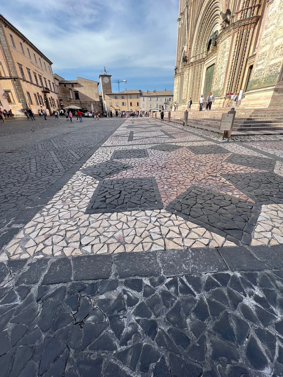 Italien - Orvieto - Der Boden vor dem Dom wunderschön gearbeitet😲