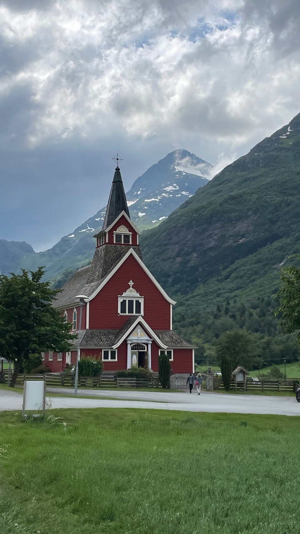 Norwegen - Briksdalsbre - Olden Kyrkje