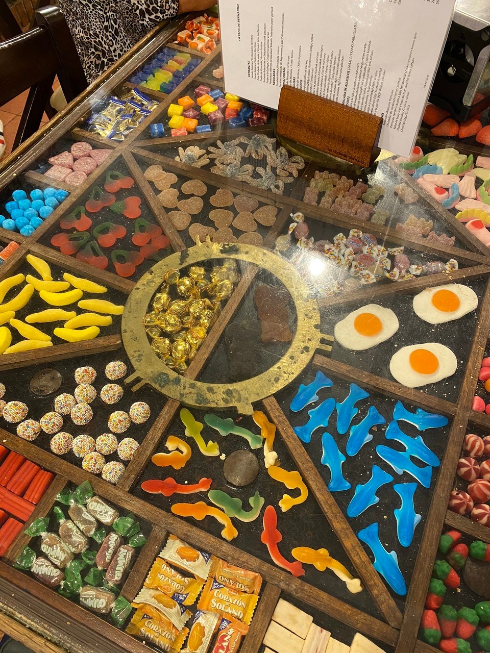 Spanien - Donostia / San Sebastián - So kann eine Tischplatte auch aussehen 