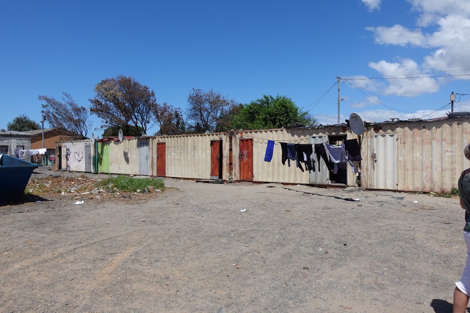 Südafrika - Kapstadt - Containerwunnungen: pro Container 2 Familjen