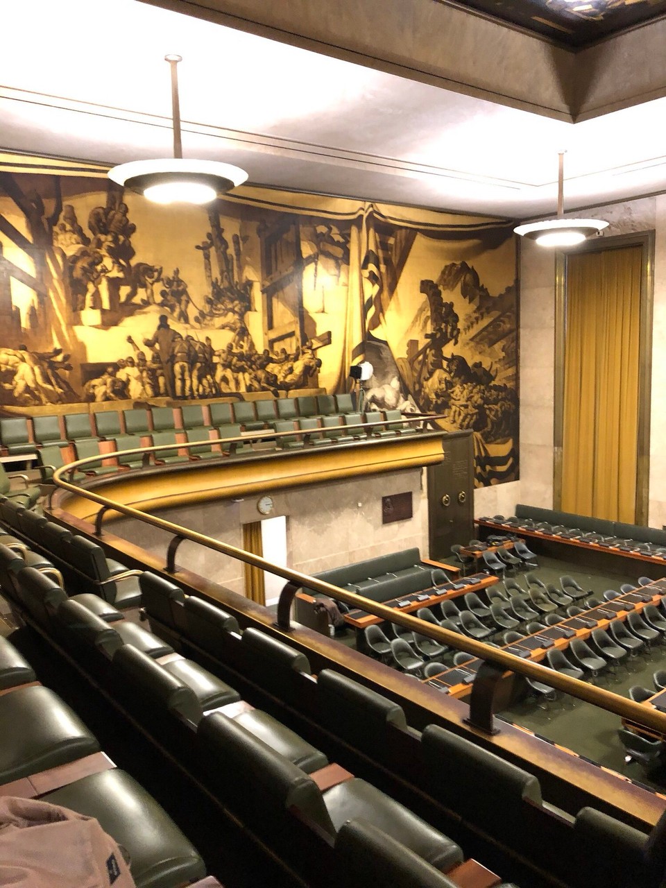 Schweiz - Genf - Die Gemälde in diesem Raum stellen Frieden, Solidarität, technischen und medizinischen Fortschritt dar sowie das im Krieg weder Gewinner noch die Verlierer glücklich sind