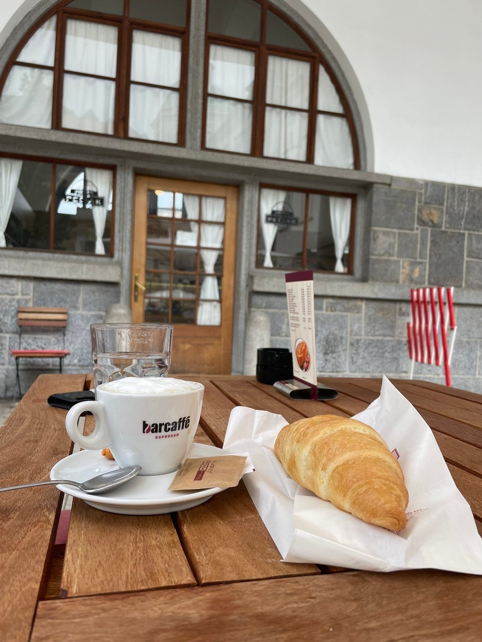 Slowenien - Ljubljana - Frühstück in den Arkaden