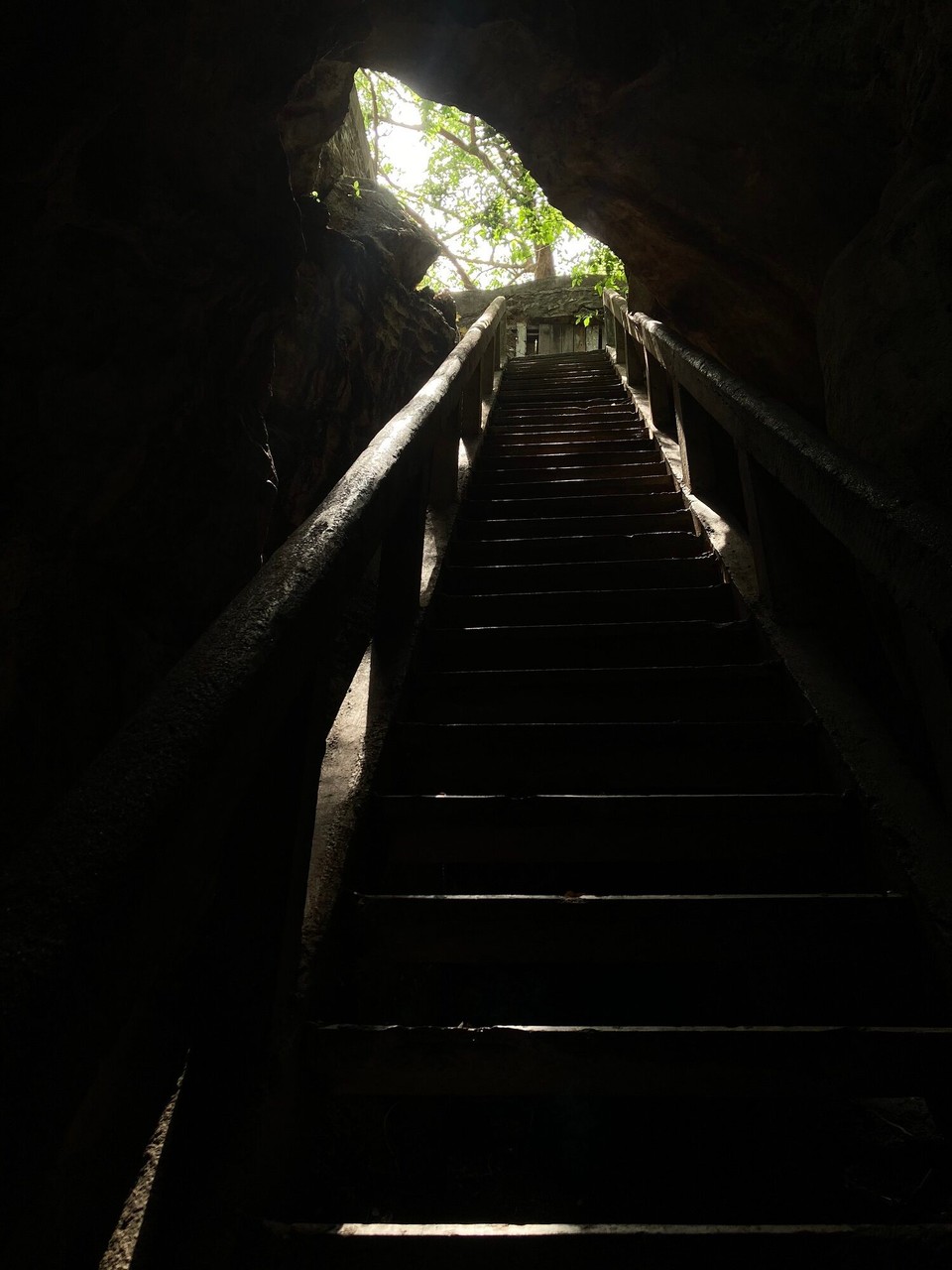 Thailand - Phetchaburi - Weiter geht es zu Tempeln unter der Erde - Tham Khao Luang Cave