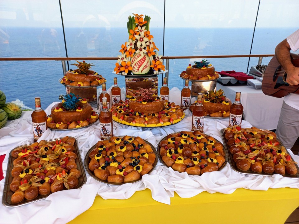 unbekannt - unbekannt - Zum Lunch napolitanisches Buffet.