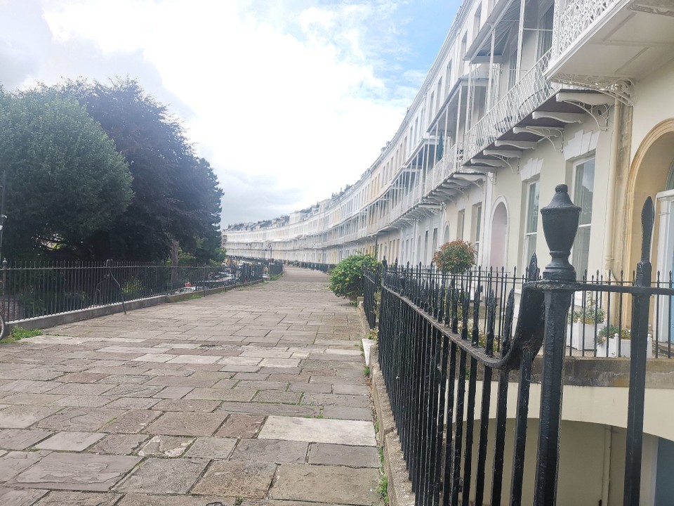United Kingdom - Bristol - Royal York Crescent leider habe ich vergessen, das witzigste zu fotografieren, die Hausnummer 13 gibt es nicht, nur 12a und 12b 😅