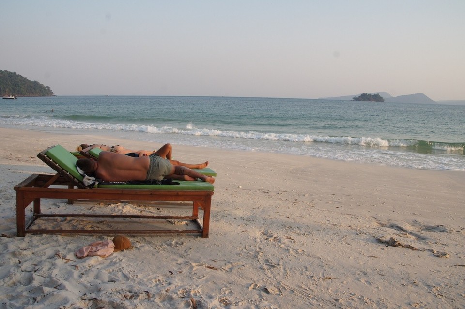 Kambodscha -  - nach diesem anstrengendem Tag gönnen wir uns ein Nickerchen am Strand 🙈