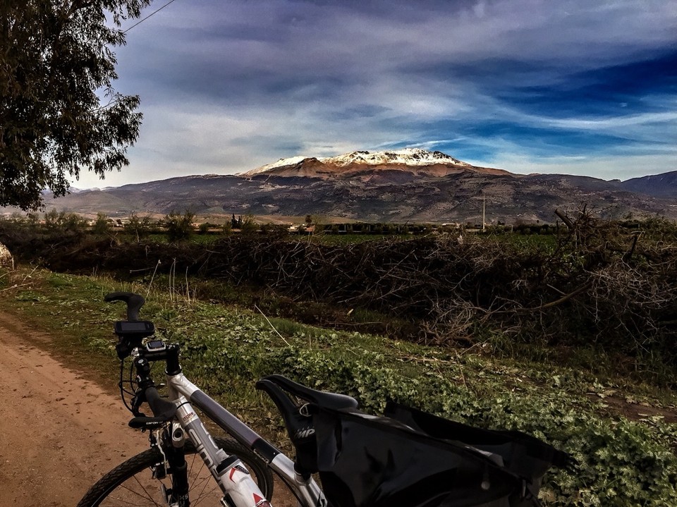 Marokko - Beni-Mellal - Die Abfahrt gönne ich mir ohne Fotopause. Zurück in die Ebene und Anfahrt auf Beni Mellal.