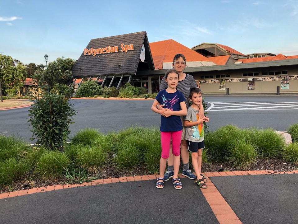 Neuseeland - Rotorua - Am Abend gehen wir ins Familienbad vom Polynesian Spa und entspannen im warmen Wasser.