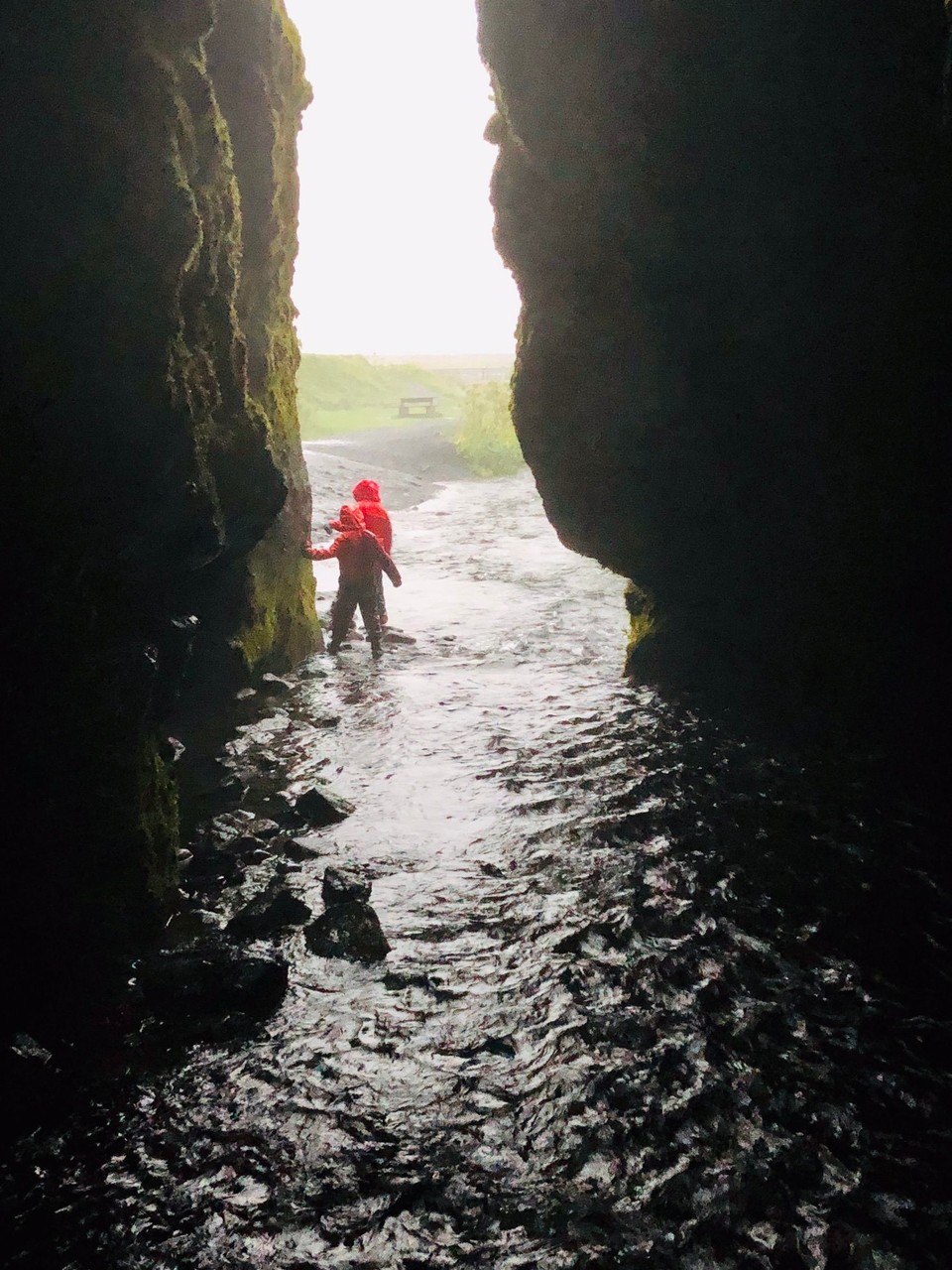 Island - Rangárþing eystra - Und zurück geht es durch die Schlucht wieder nach draussen…