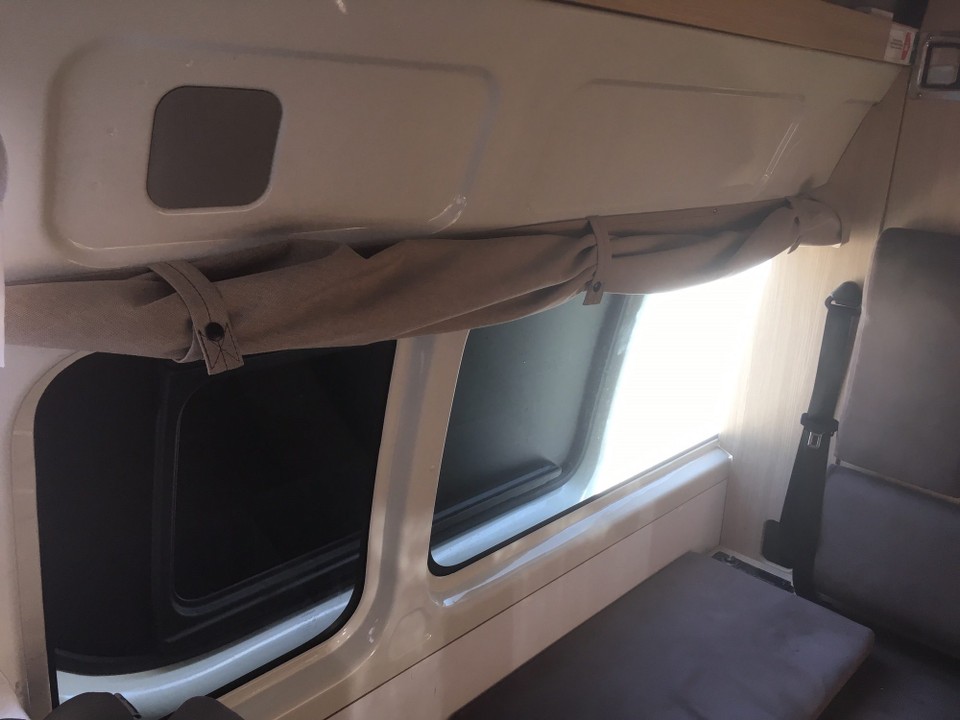 Neuseeland - Harewood - An den Fenstern kann man die Vorhänge ganz einfach ausrollen.