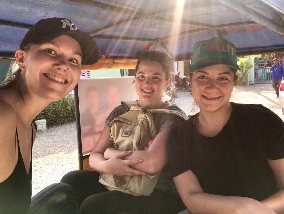 Thailand - Bueng Sam Phan - Jeg har fått meg noen venner 😃 Anuk fra Frankrike og Carol fra Puerto Rico. 
