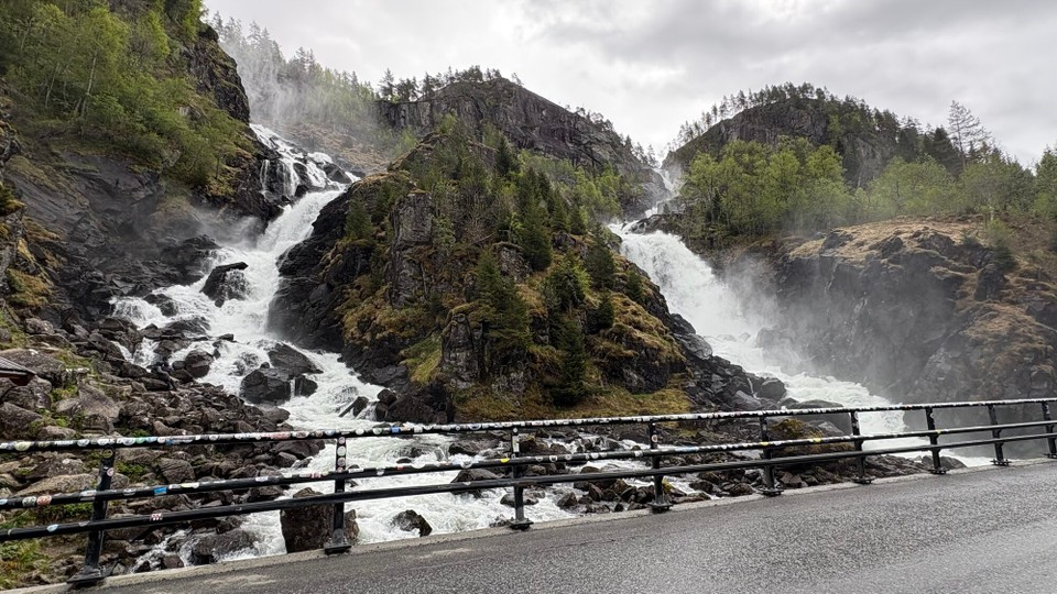 Norwegen - Mauranger - noch schönerer Wasserfall Låtefossen 