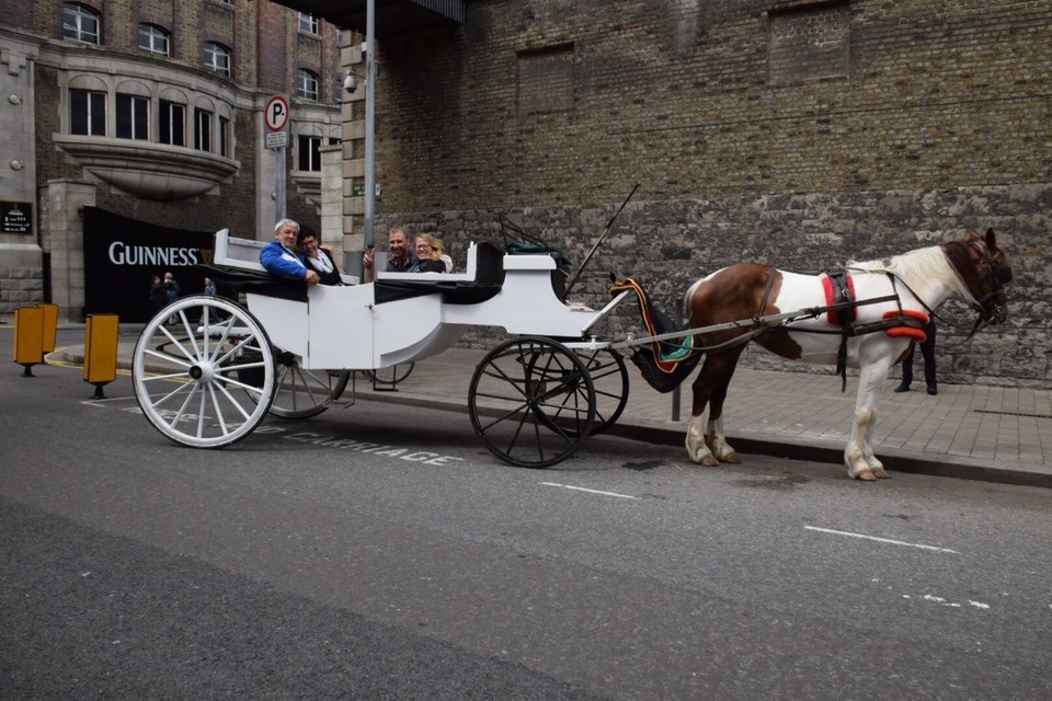 Irland - Dublin - Standesgemäß mit dem 1PS geht es weiter durch Dublin.