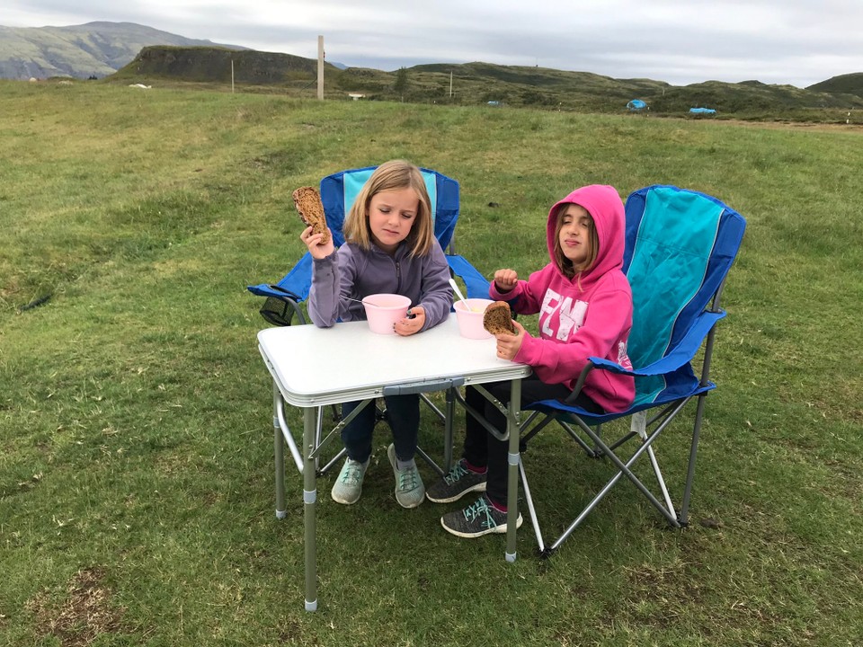 Island - Sveitarfélagið Hornafjörður - Ach ja. Feines Brot gibt es ja auch noch. 🤣🥰👍