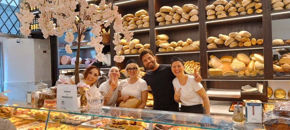 Italien - Florenz - Heute haben wir hier gefrühstückt. Die haben sich so gefreut, dass ich italienisch mit ihnen gesprochen habe, dass wir gleich den Kaffee spendiert bekommen haben.