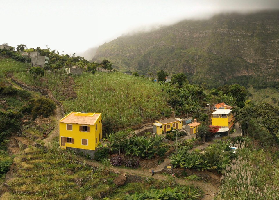 Cap-Vert -  - Casa das Ilhas - Notre hébergement pour deux nuits. Nous sommes dans la maisonnette de gauche, en-haut à droite.
