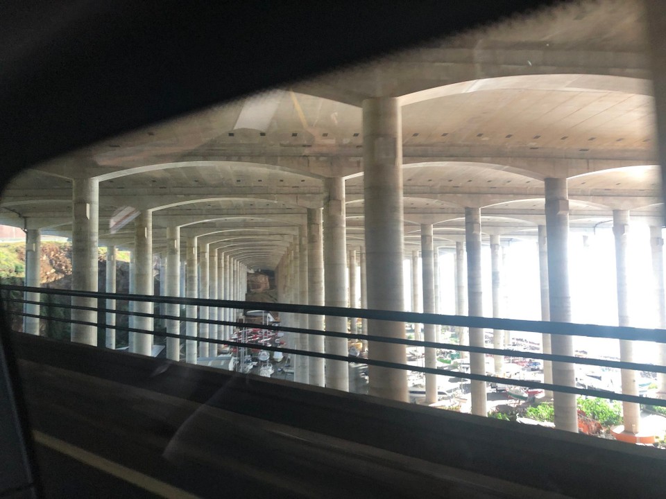  -  - Flughafen Madeira - Die Startbahn von unten 