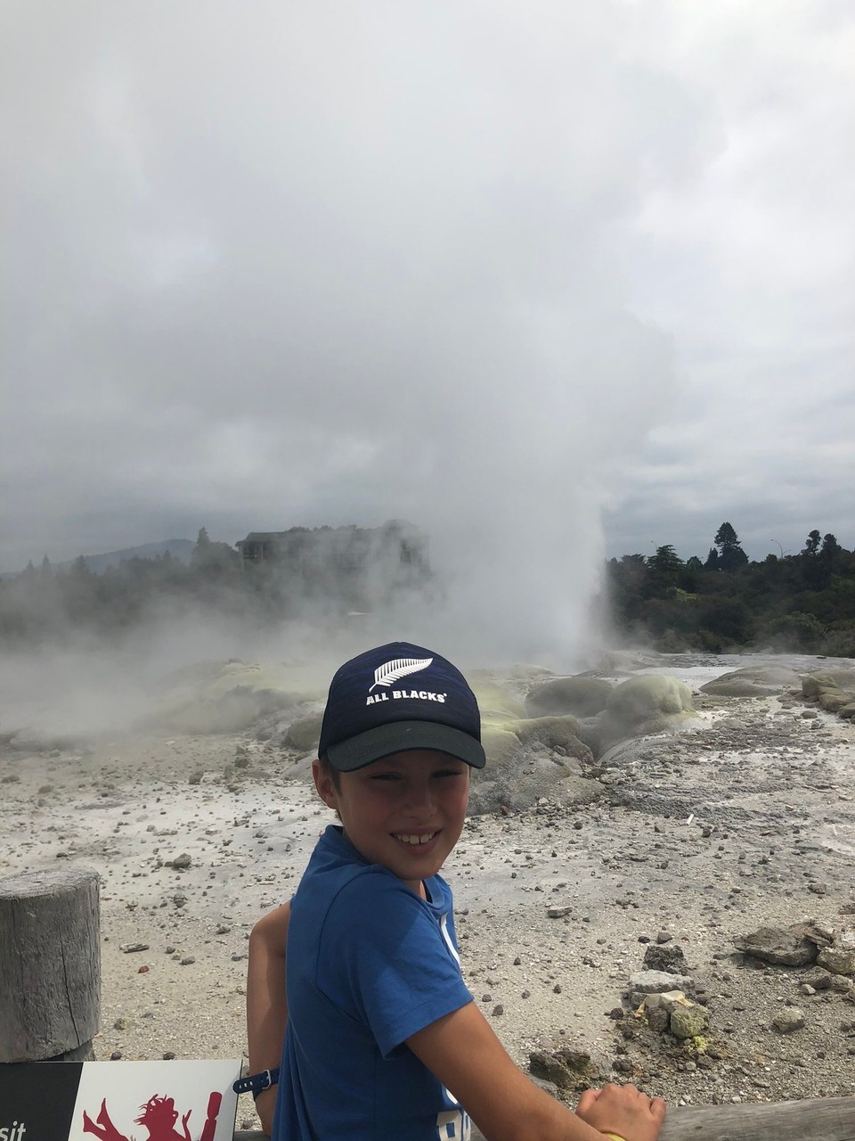 Neuseeland - Whakarewarewa - Jan und der Geysir