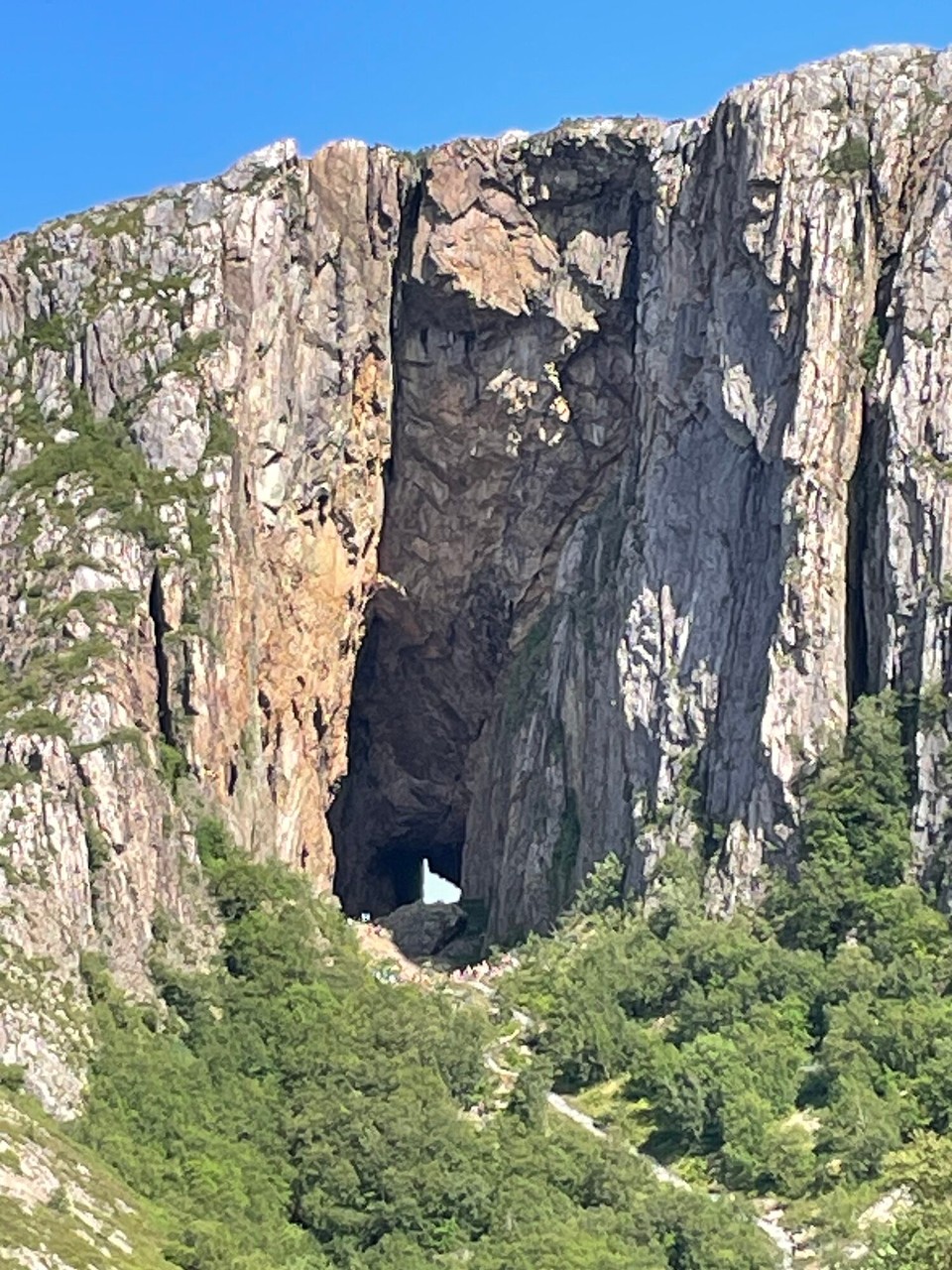 Norwegen - Brønnøysund - Torghatten mit dem Loch im Berg 