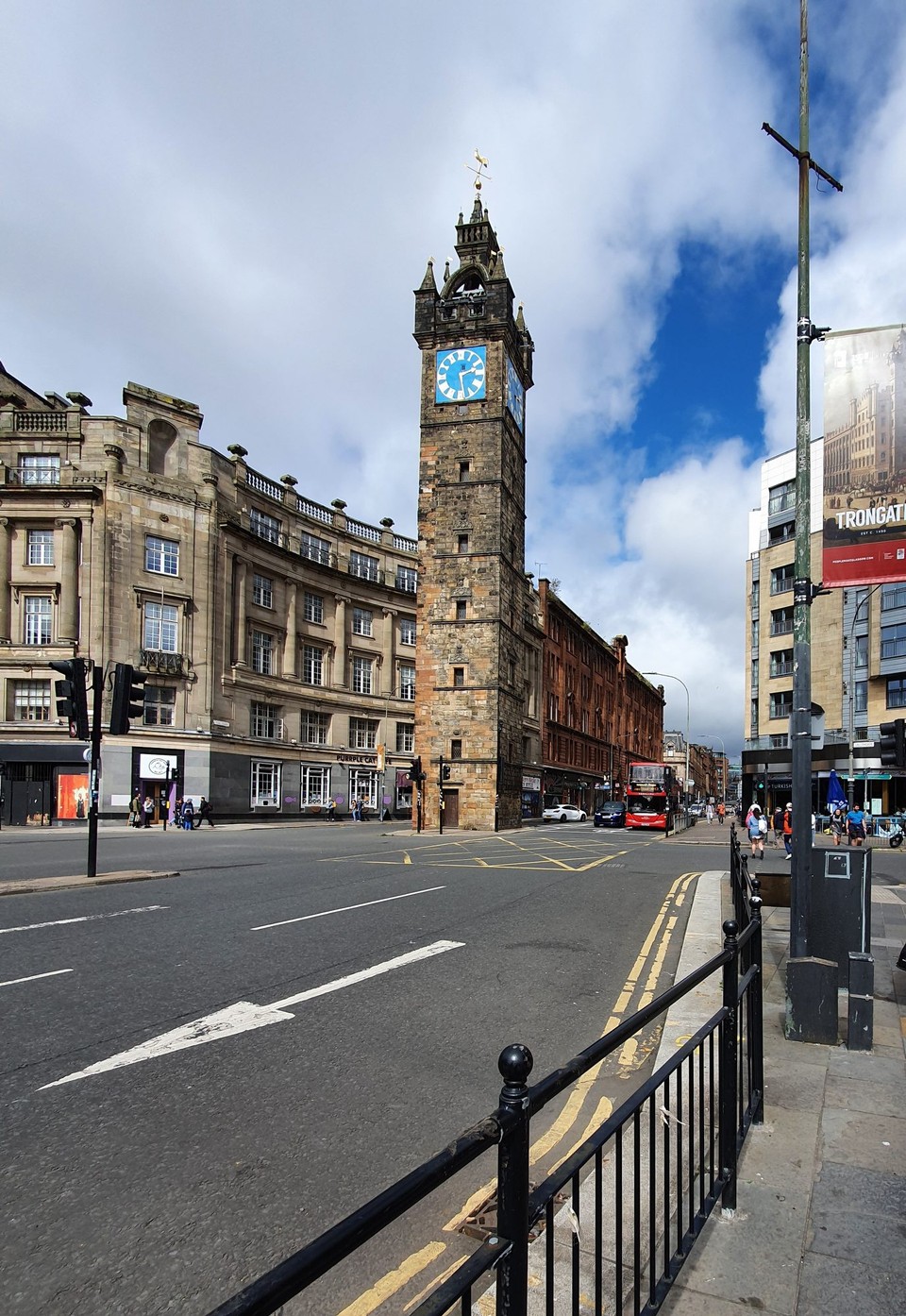 Vereinigtes Königreich - Glasgow - Nach den tiefhängenden Wolken zeigt sich in Glasgow die Sonne.