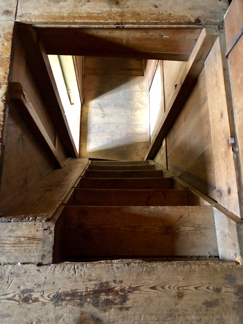 Island - Hólar - Die Treppen sind verdanmmt steil.