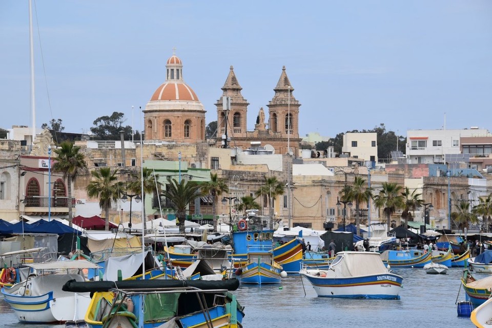 Malta - Marsaxlokk - Sonntag Morgen in Marsaxlokk, alle Fischerboote liegen im Hafen.