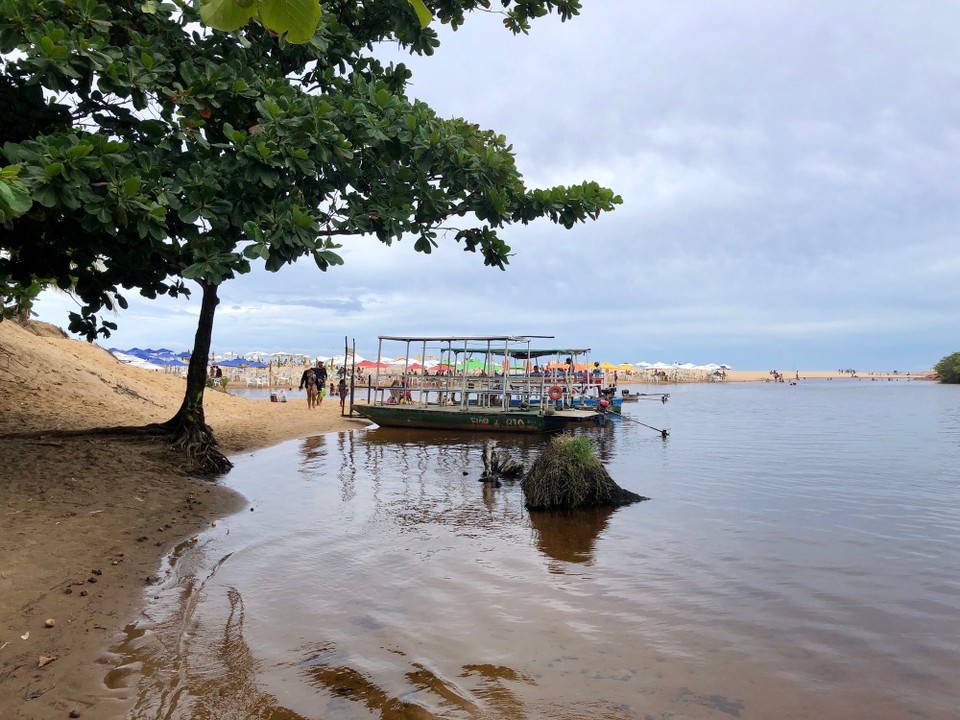 Brasilien - Mata de São João - Der Dluss am Meer Imbassai